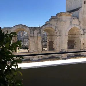 Climatisé Avec Balcon Face Aux Arènes D'arles Appartement